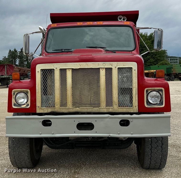 image for item LR9383 1992 International  2554 dump truck
