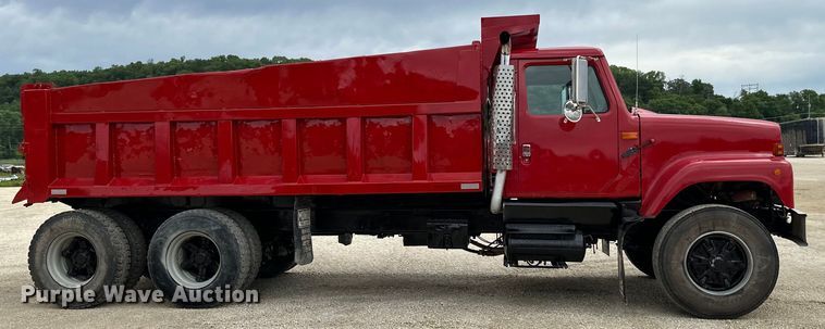 image for item LR9383 1992 International  2554 dump truck