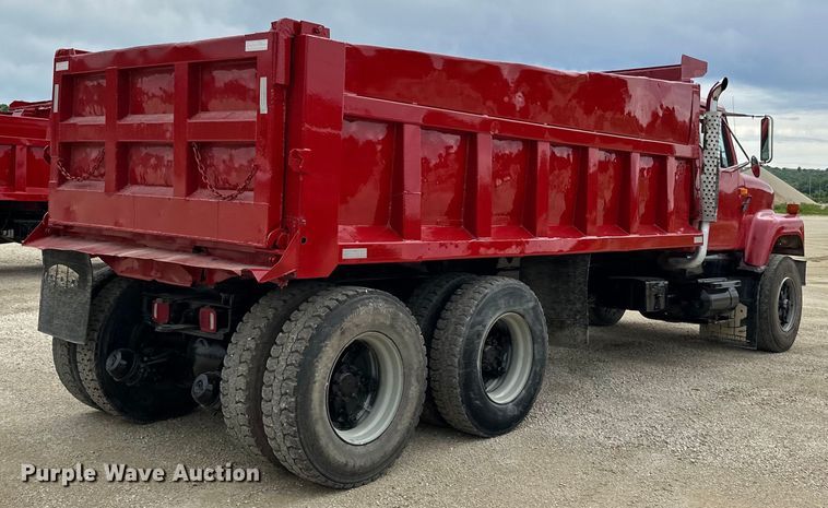 image for item LR9383 1992 International  2554 dump truck