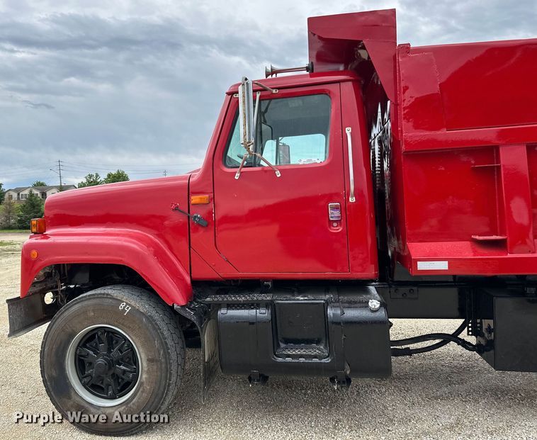 image for item LR9383 1992 International  2554 dump truck