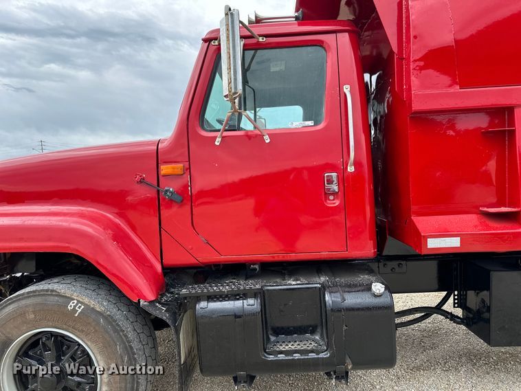 image for item LR9383 1992 International  2554 dump truck