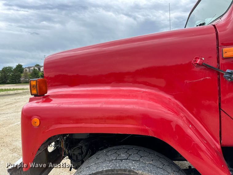 image for item LR9383 1992 International  2554 dump truck