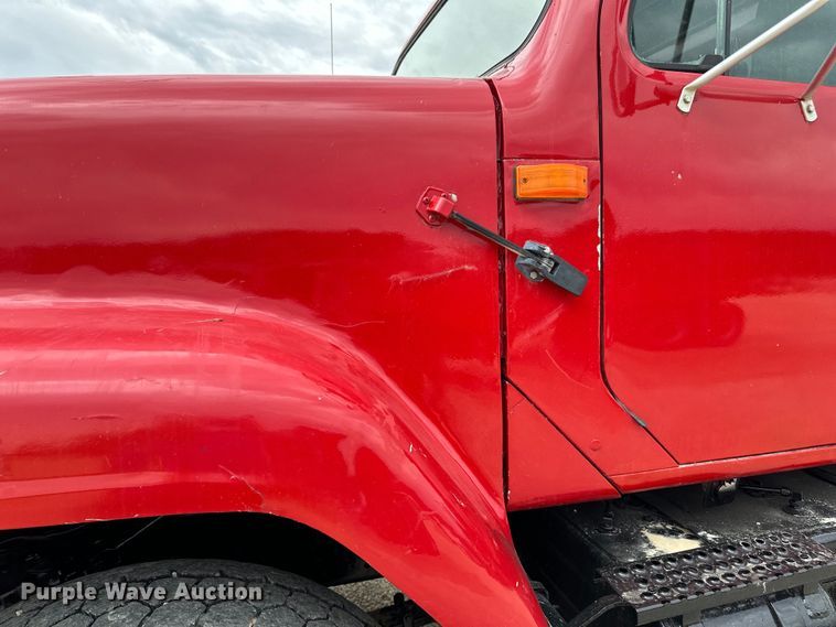 image for item LR9383 1992 International  2554 dump truck