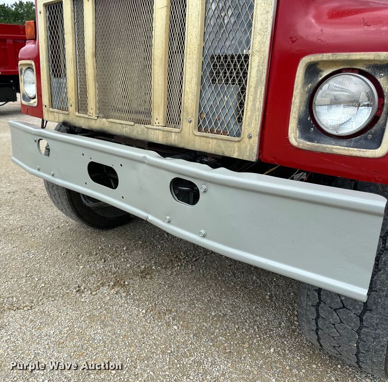 image for item LR9383 1992 International  2554 dump truck