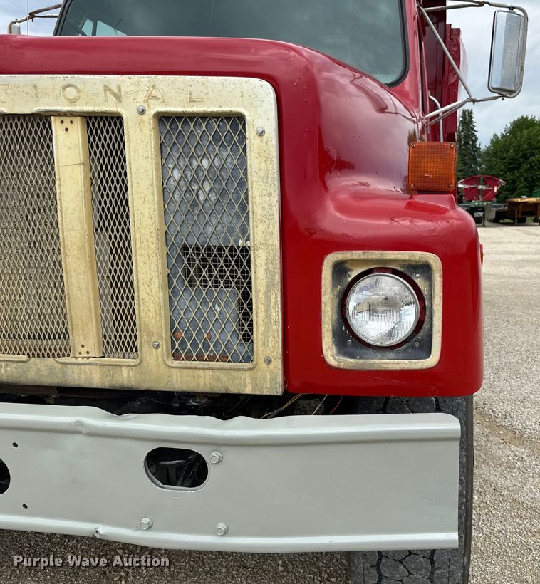 image for item LR9383 1992 International  2554 dump truck