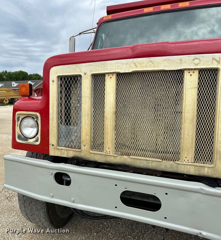 image for item LR9383 1992 International  2554 dump truck