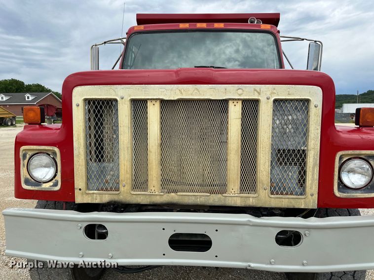 image for item LR9383 1992 International  2554 dump truck