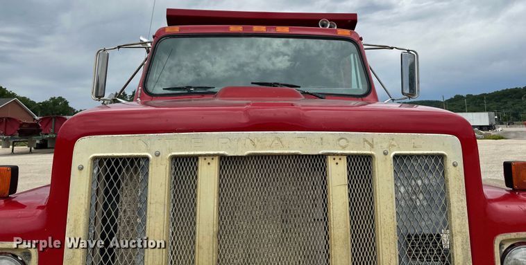 image for item LR9383 1992 International  2554 dump truck