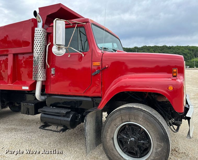image for item LR9383 1992 International  2554 dump truck