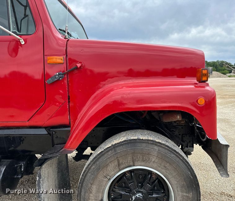 image for item LR9383 1992 International  2554 dump truck