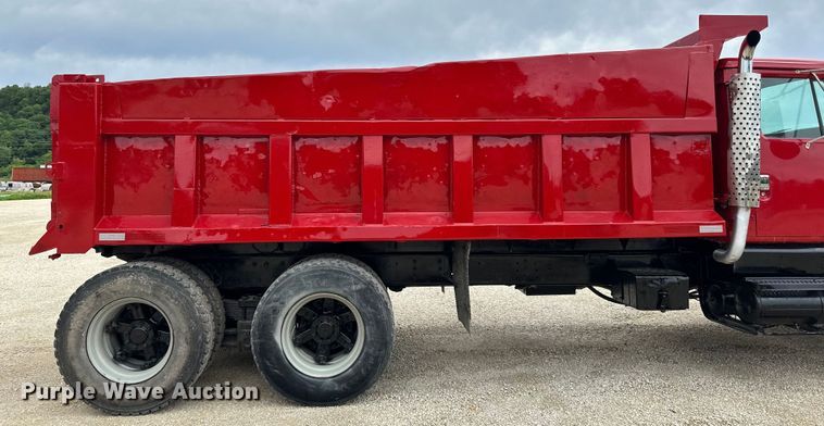 image for item LR9383 1992 International  2554 dump truck
