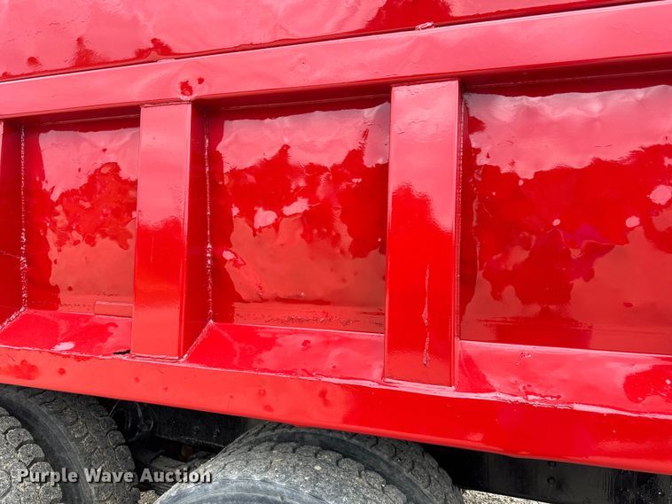 image for item LR9383 1992 International  2554 dump truck