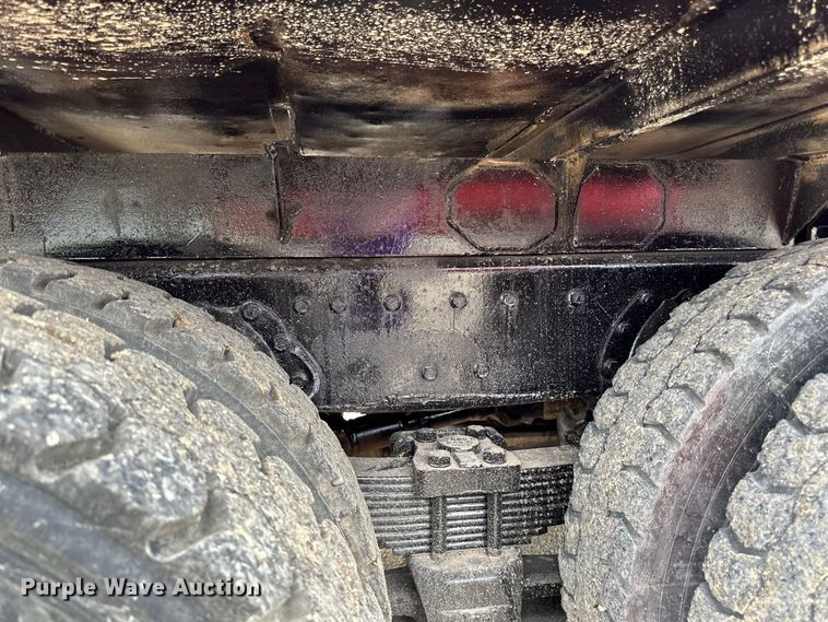 image for item LR9383 1992 International  2554 dump truck