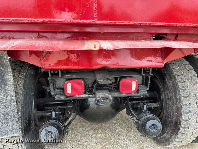 image for item LR9383 1992 International  2554 dump truck