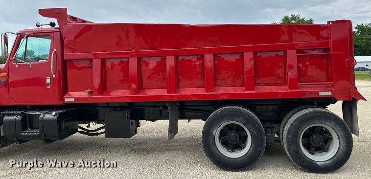 image for item LR9383 1992 International  2554 dump truck