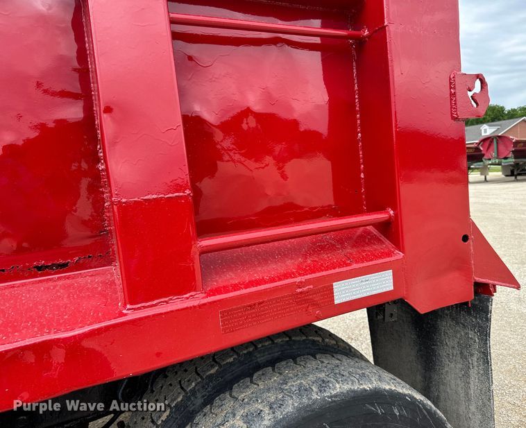 image for item LR9383 1992 International  2554 dump truck