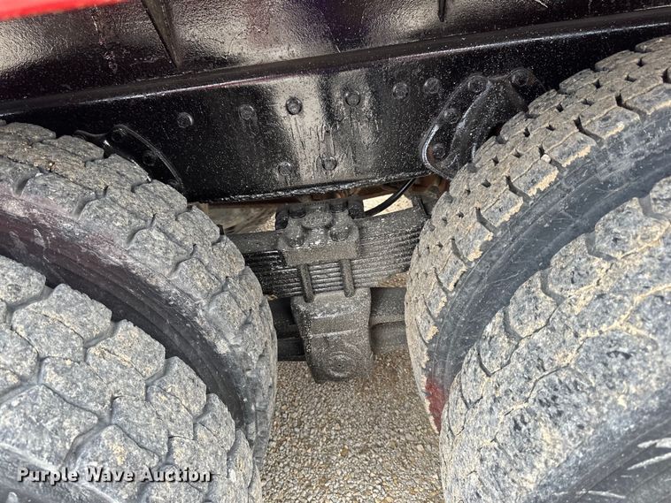 image for item LR9383 1992 International  2554 dump truck