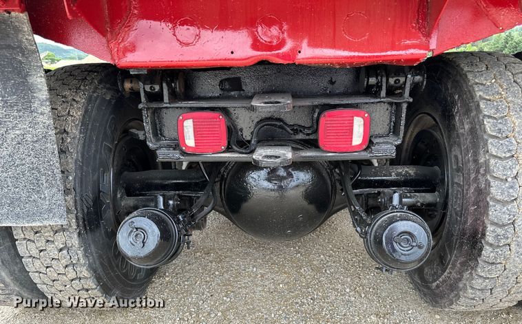 image for item LR9383 1992 International  2554 dump truck