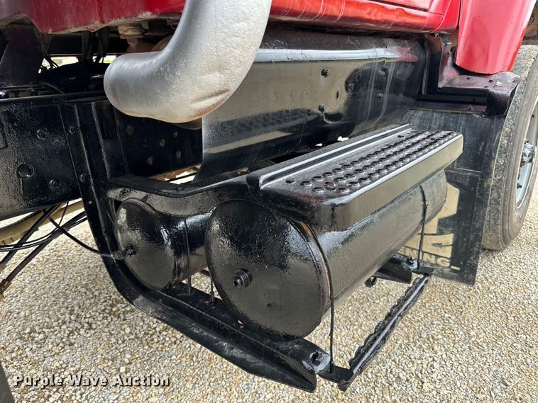 image for item LR9383 1992 International  2554 dump truck