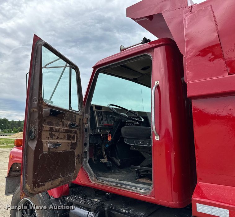 image for item LR9383 1992 International  2554 dump truck