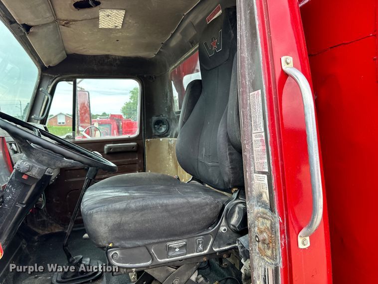 image for item LR9383 1992 International  2554 dump truck