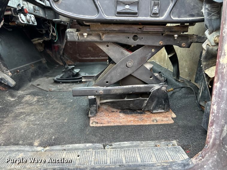 image for item LR9383 1992 International  2554 dump truck