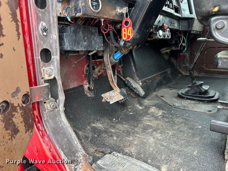 image for item LR9383 1992 International  2554 dump truck