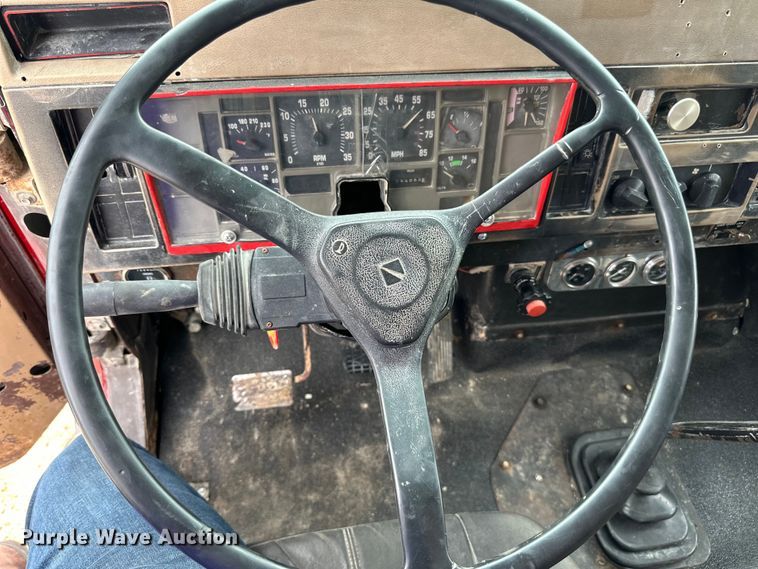 image for item LR9383 1992 International  2554 dump truck