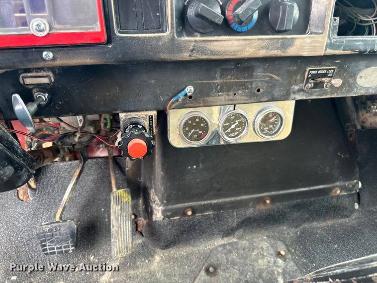 image for item LR9383 1992 International  2554 dump truck