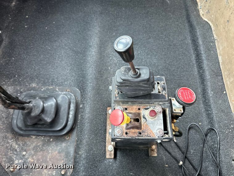 image for item LR9383 1992 International  2554 dump truck