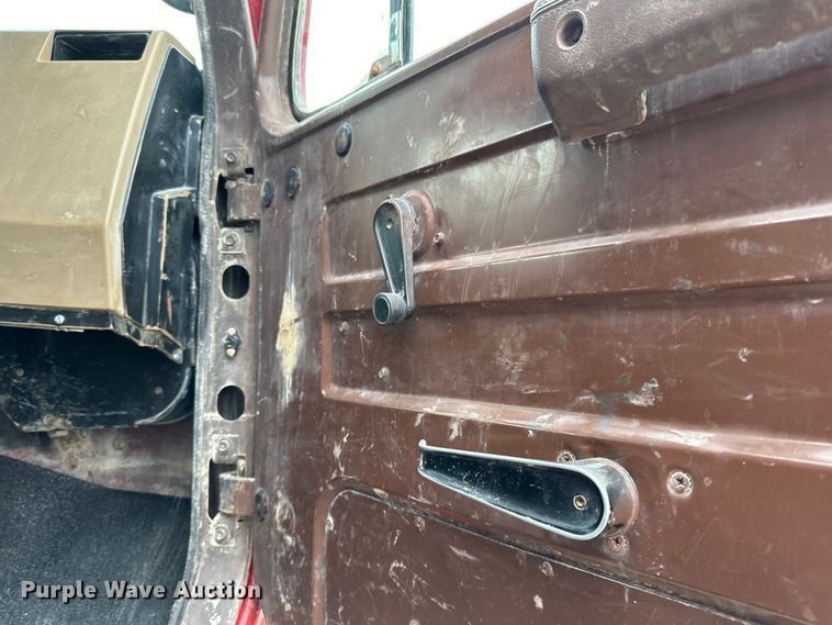 image for item LR9383 1992 International  2554 dump truck