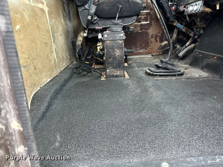 image for item LR9383 1992 International  2554 dump truck