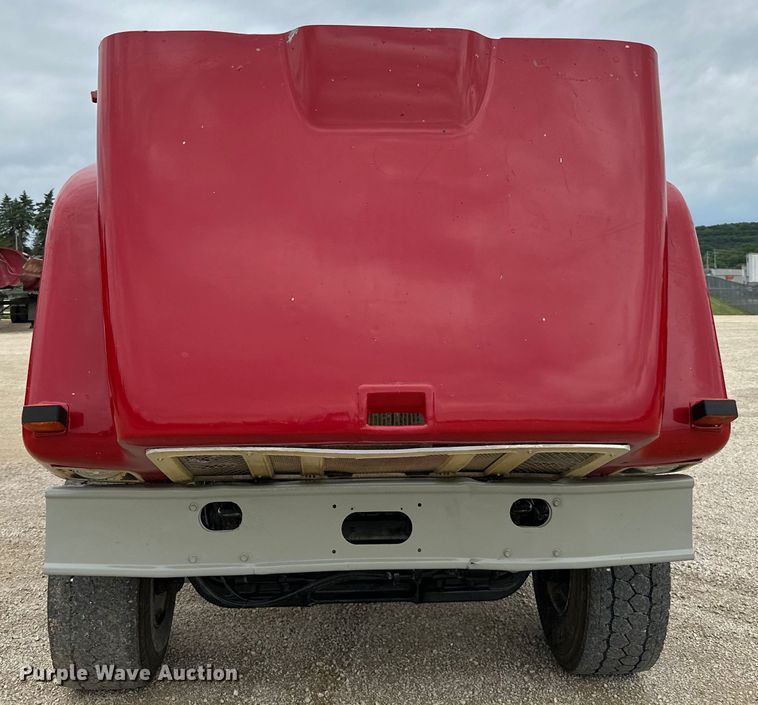 image for item LR9383 1992 International  2554 dump truck