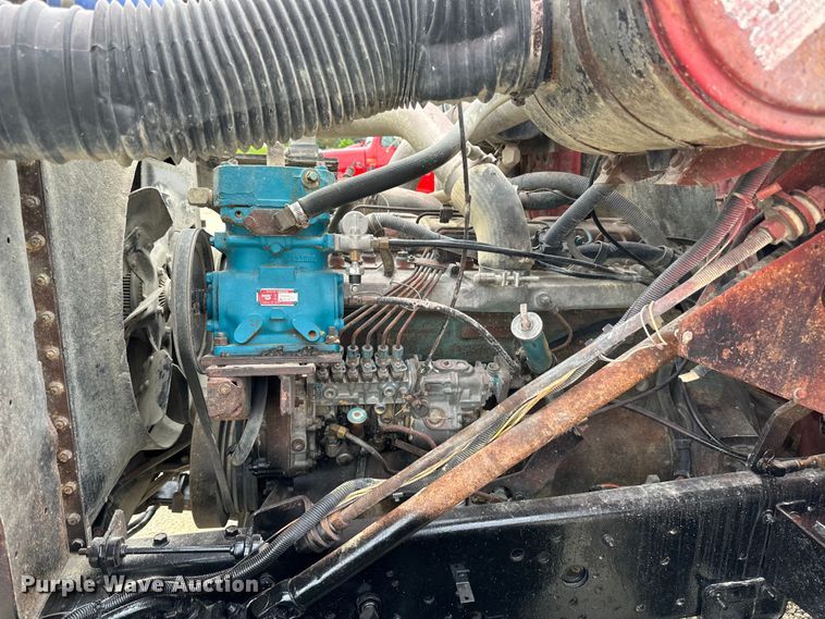 image for item LR9383 1992 International  2554 dump truck