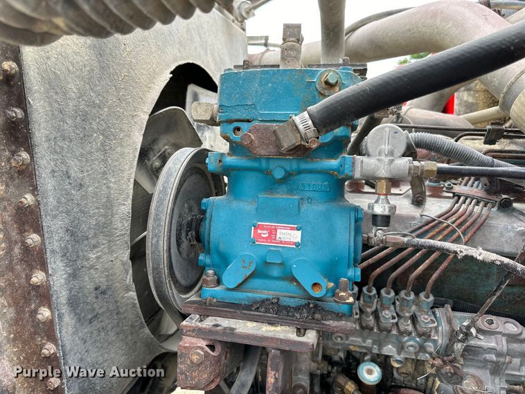 image for item LR9383 1992 International  2554 dump truck