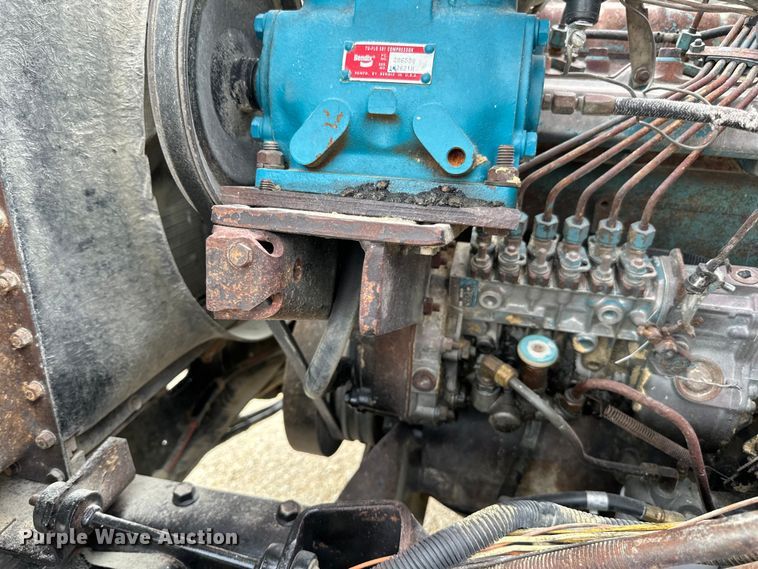 image for item LR9383 1992 International  2554 dump truck