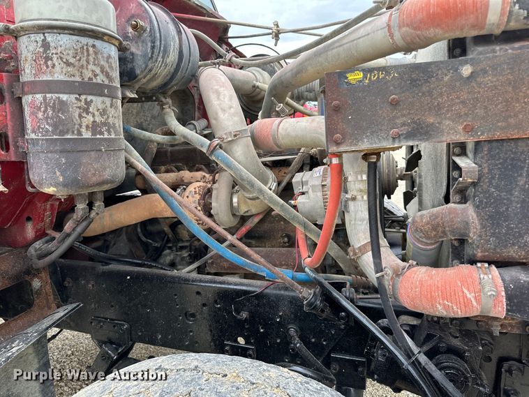 image for item LR9383 1992 International  2554 dump truck