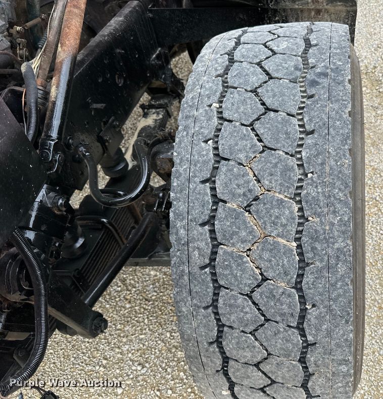 image for item LR9383 1992 International  2554 dump truck