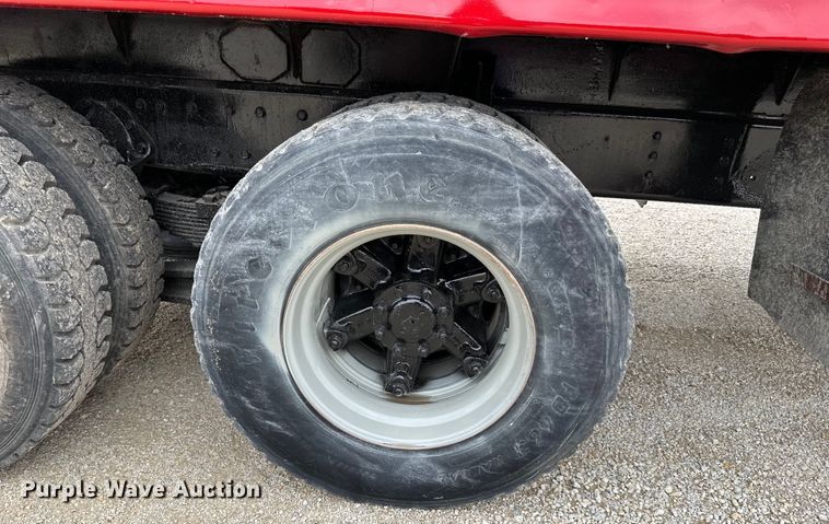 image for item LR9383 1992 International  2554 dump truck