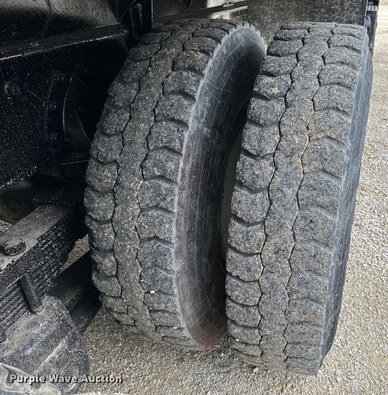 image for item LR9383 1992 International  2554 dump truck