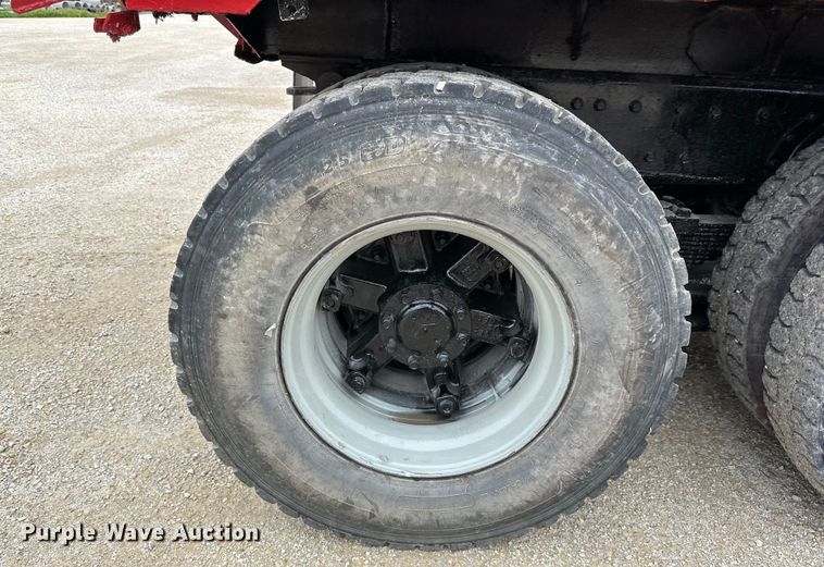 image for item LR9383 1992 International  2554 dump truck