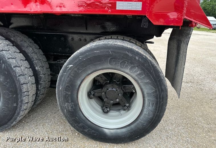 image for item LR9383 1992 International  2554 dump truck