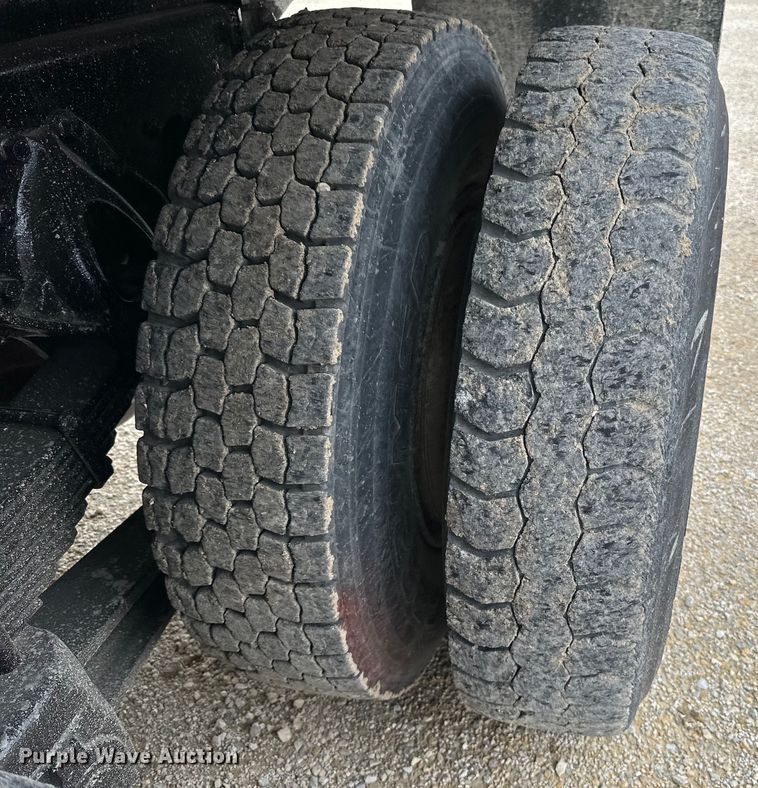 image for item LR9383 1992 International  2554 dump truck