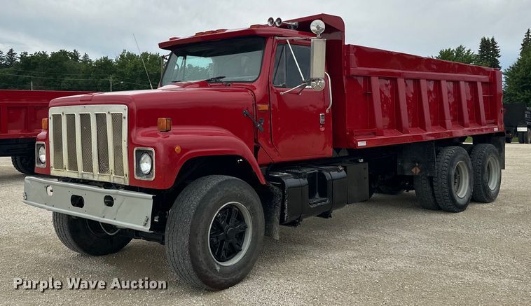image for item LR9384 1991 International  2554 dump truck