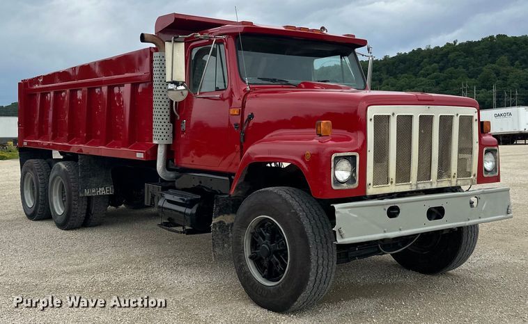 image for item LR9384 1991 International  2554 dump truck