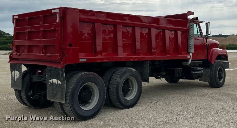 image for item LR9384 1991 International  2554 dump truck
