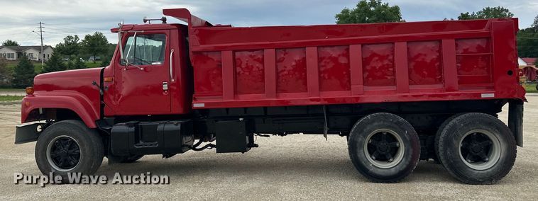 image for item LR9384 1991 International  2554 dump truck