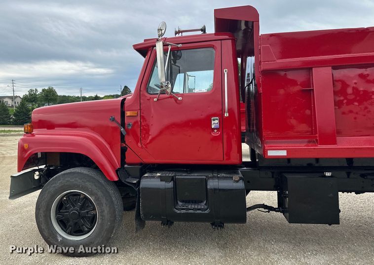 image for item LR9384 1991 International  2554 dump truck