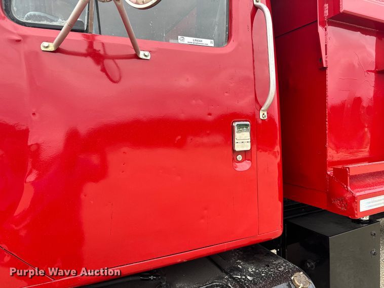 image for item LR9384 1991 International  2554 dump truck