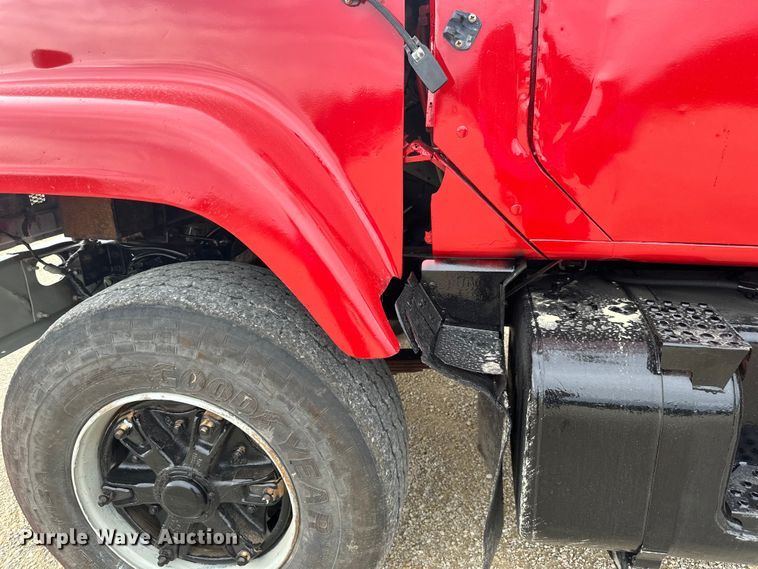 image for item LR9384 1991 International  2554 dump truck